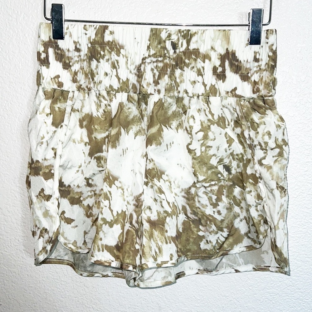 Halara Tie Dye Green And White High Waisted Lined Shorts NEW - Picture 3 of 12